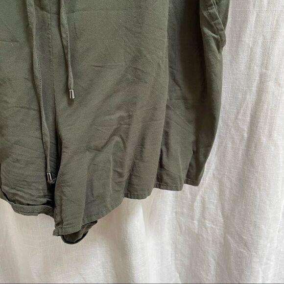 Torrid OLIVE GREEN CHALLIS ZIP FRONT ROMPER 00(10) POCKETS ROLL TAB - Picture 6 of 10